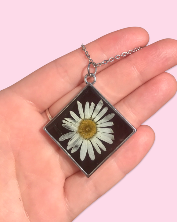 Daisy in Resin With Black Necklace