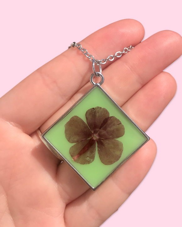 Flower in Resin With Green Necklace