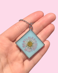 Daisy in Resin With Blue Necklace