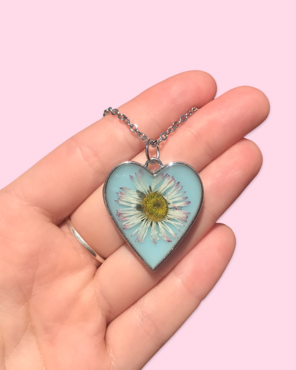 Daisy in Resin With Blue Necklace