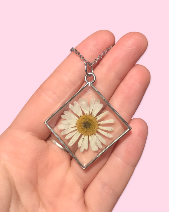 Daisy in Resin Necklace