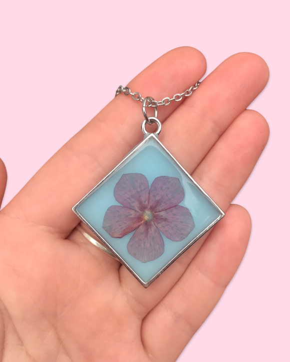 Flower in Resin With Blue Necklace